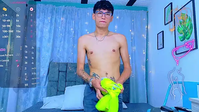 nicolastorrez (M twink) - get naked for me