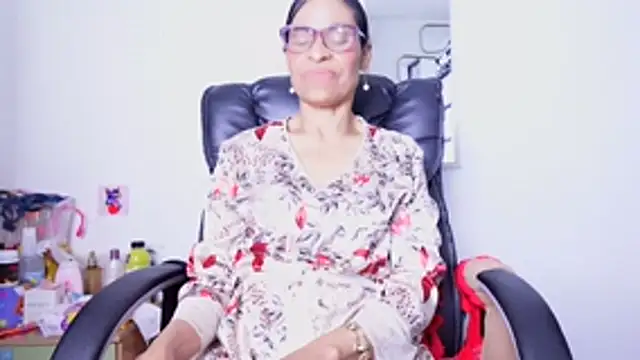 Aries_Mature webcam