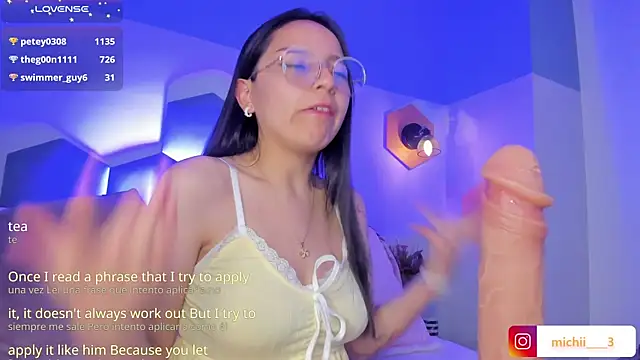 kitty_patitas_suavesss live cam on StripChat