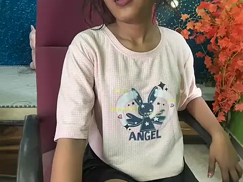 Naughty_Niharikaa live cam on StripChat