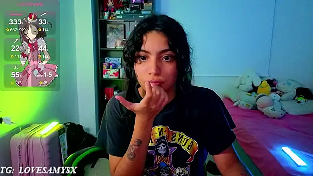 Lovelyamyy live cam on StripChat