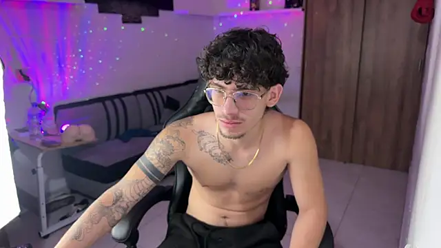 Kisan_Smith live cam on StripChat