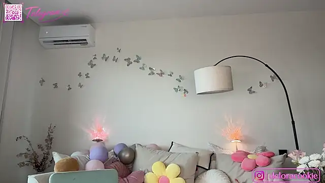 delorathecookiee webcam