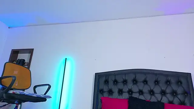 Scarlet_Hiit webcam