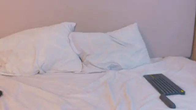 NaomiKlarc webcam