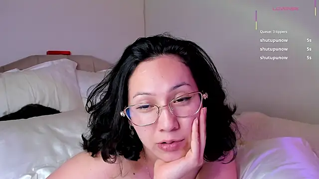 Anyi_1 live cam on StripChat