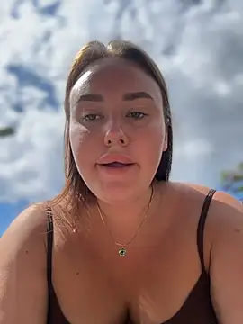KiraSunshine live cam on StripChat