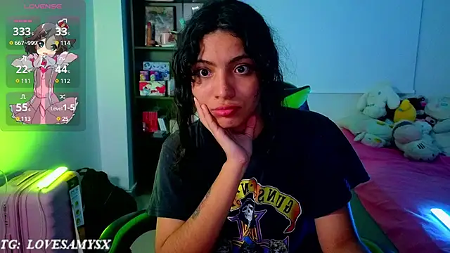 Lovelyamyy live cam on StripChat