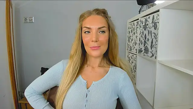 AulloraHoney webcam