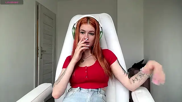 NatureWingless live cam on StripChat