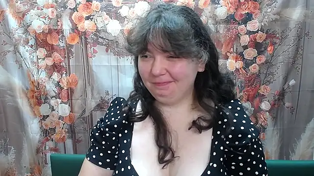 NeonilaLisova webcam