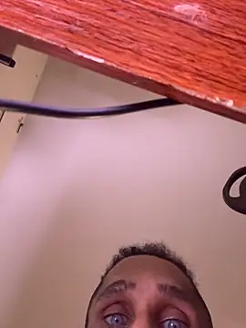 TheRealMrDLlong webcam