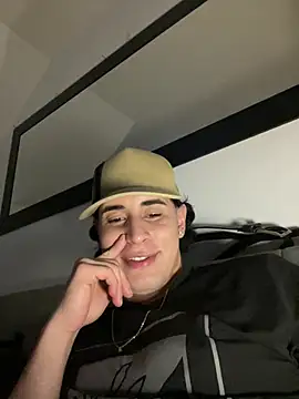Maximuz1920 Live Web Cam Show