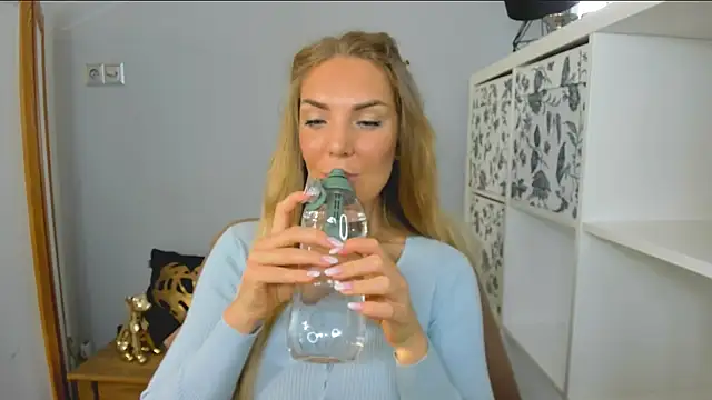AulloraHoney webcam