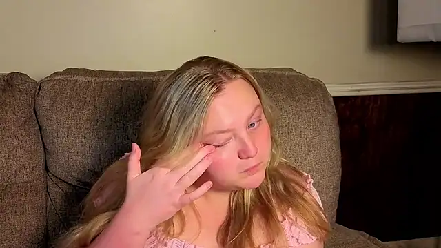 PhatAssBlond webcam