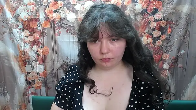 NeonilaLisova webcam