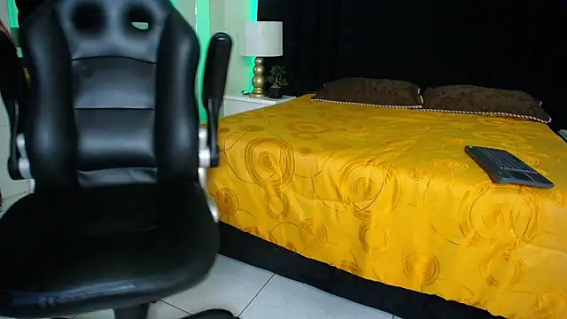 SkylerBigxxx live cam on StripChat