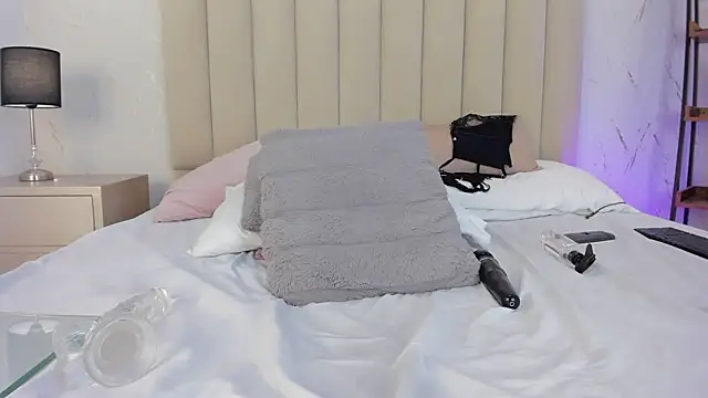 LilithHarperr_ webcam