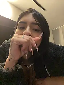 Hilary_pinkk webcam