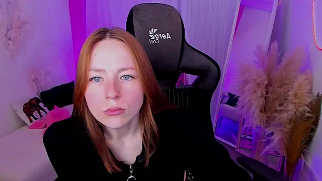 DamnWitchh webcam