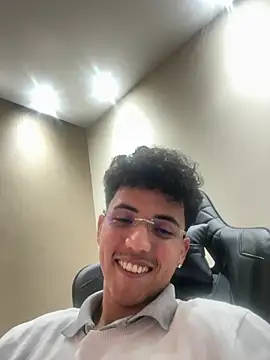 henrids live cam on StripChat