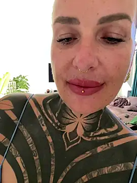 KathaleaNoir webcam