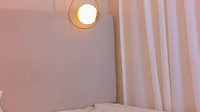 NaomiKlarc webcam