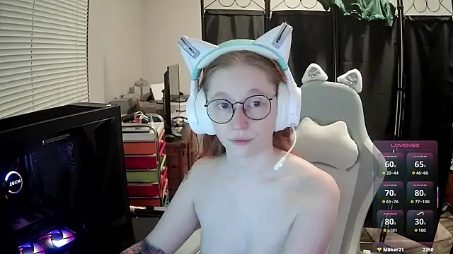 LilyFoxxx webcam