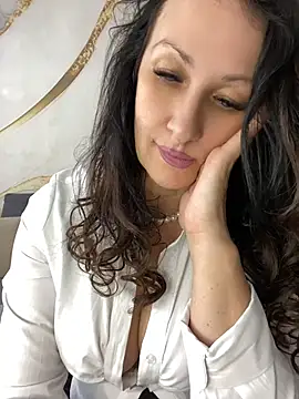 AnnaGrei live cam on StripChat