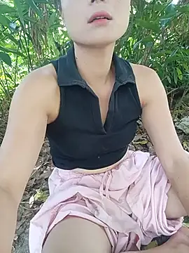 Linda-yiyi live cam on StripChat
