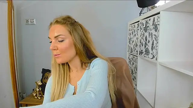 AulloraHoney webcam
