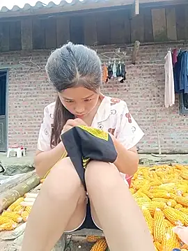 HeresThuy22 webcam
