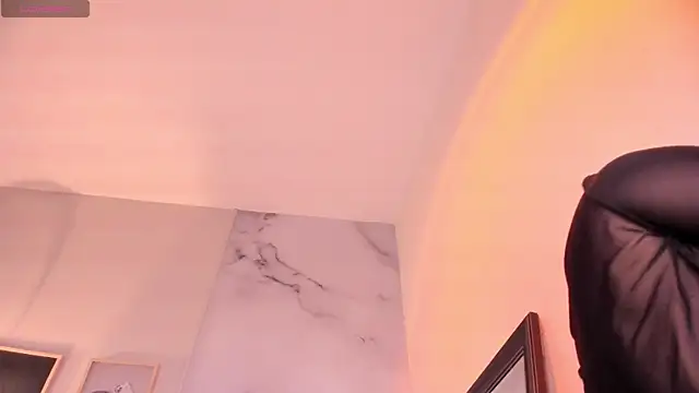 lara_madisson live cam on StripChat