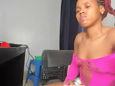tinydolll live cam on StripChat
