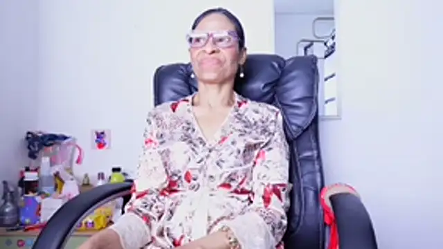 Aries_Mature webcam