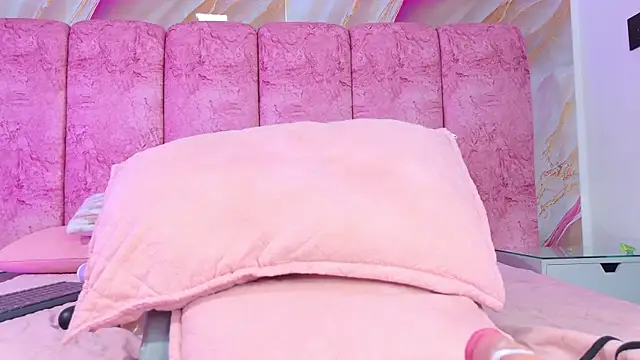 emmacurvy webcam