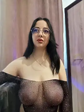 IvyClouds live cam on StripChat