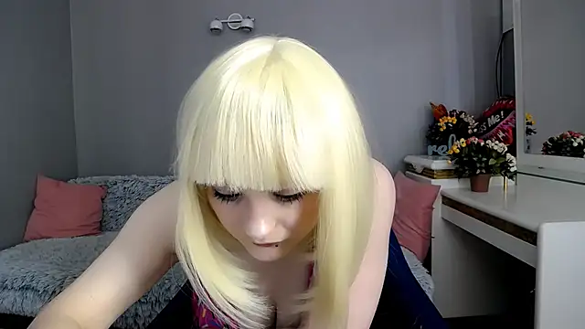 Estheri live cam on StripChat
