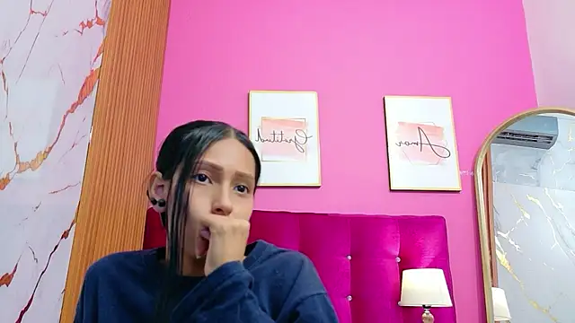 yourcuteneighbourr webcam