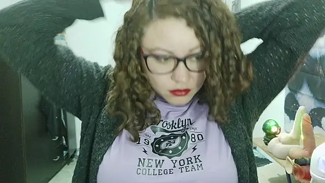 curly_greeneyed webcam