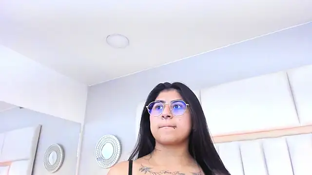 ScarletJons webcam