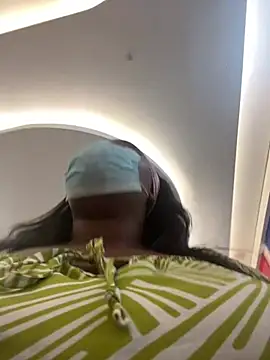 MaskedBootyLicious28 webcam