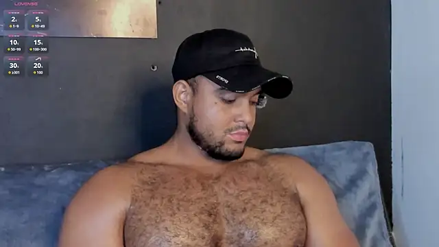 Big_furry_bear13 live cam on StripChat