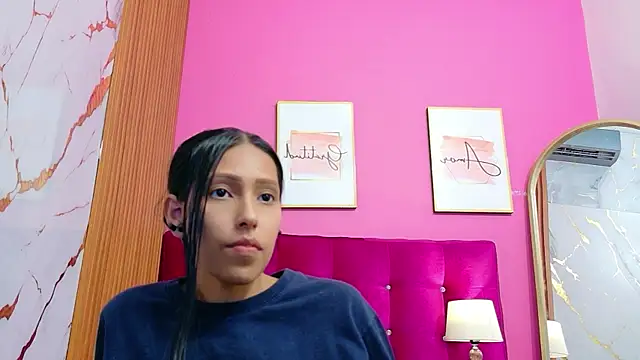 yourcuteneighbourr webcam