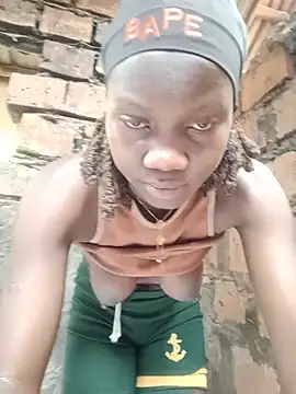Black_juicy24 webcam