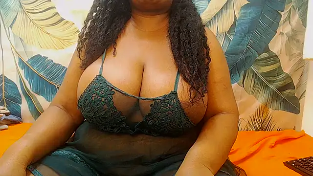 HornnyBabe35 webcam