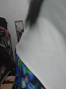 Strongshemail webcam