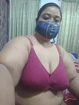 momo_loves webcam