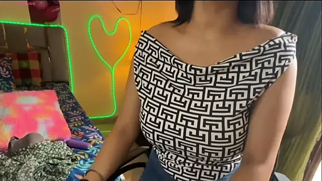 GirlwithCurves webcam