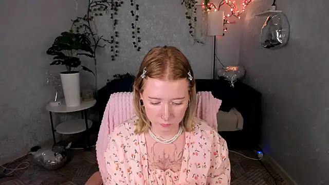 Elira_Vane webcam